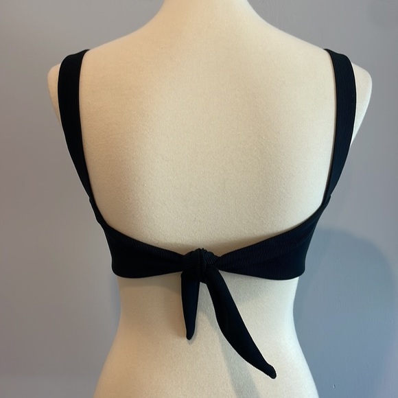 Lovers and Friends Black Ribbed Jakey Top in Size Small - Picture 4 of 6